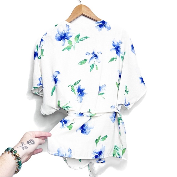 New with Tags Collective Concepts Women’s Floral Wrap Style Short Sleeve Blouse - Picture 10 of 16